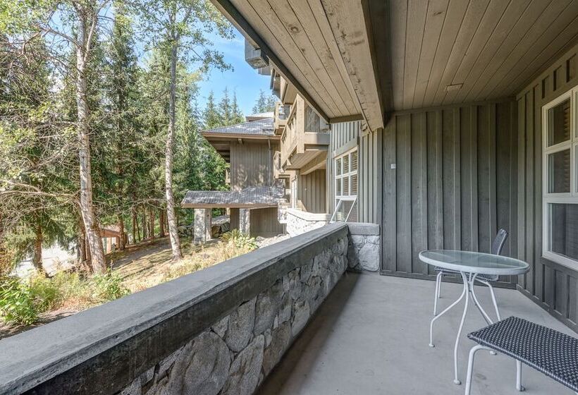 스위트, Blackcomb Springs Suites By Clique