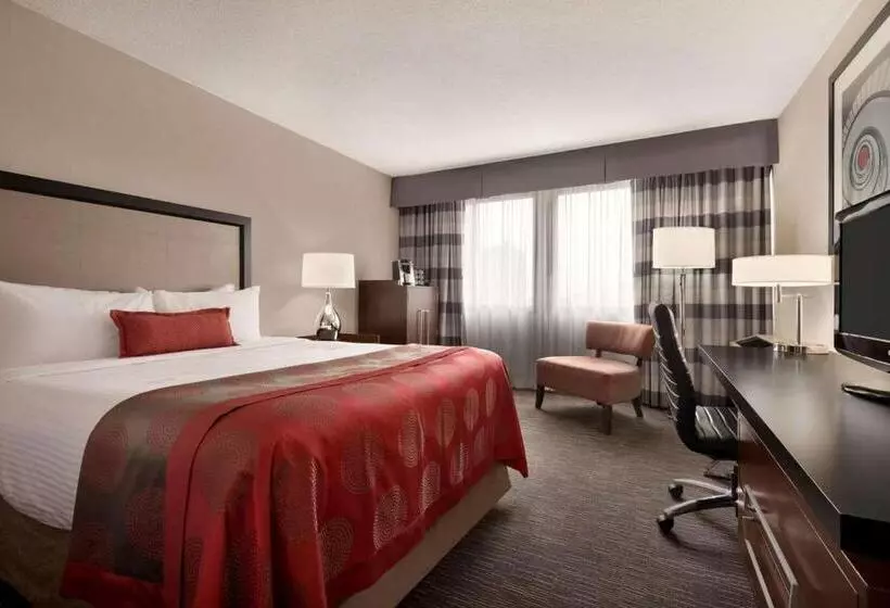 キングサイズベッドのエクゼクティブルーム, Ramada Plaza By Wyndham Regina Downtown