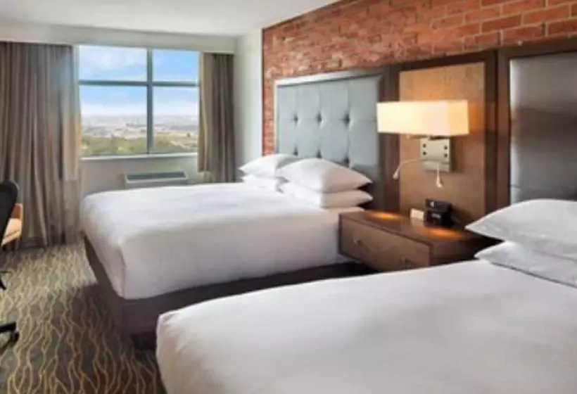 اتاق استاندارد با 2 تخت دوبل, Doubletree By Hilton Toronto Airport