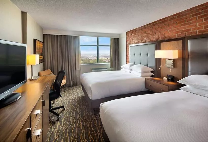 اتاق استاندارد با 2 تخت دوبل, Doubletree By Hilton Toronto Airport