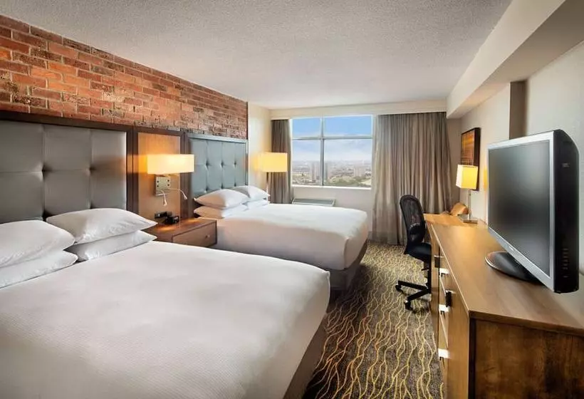 اتاق استاندارد با 2 تخت دوبل, Doubletree By Hilton Toronto Airport