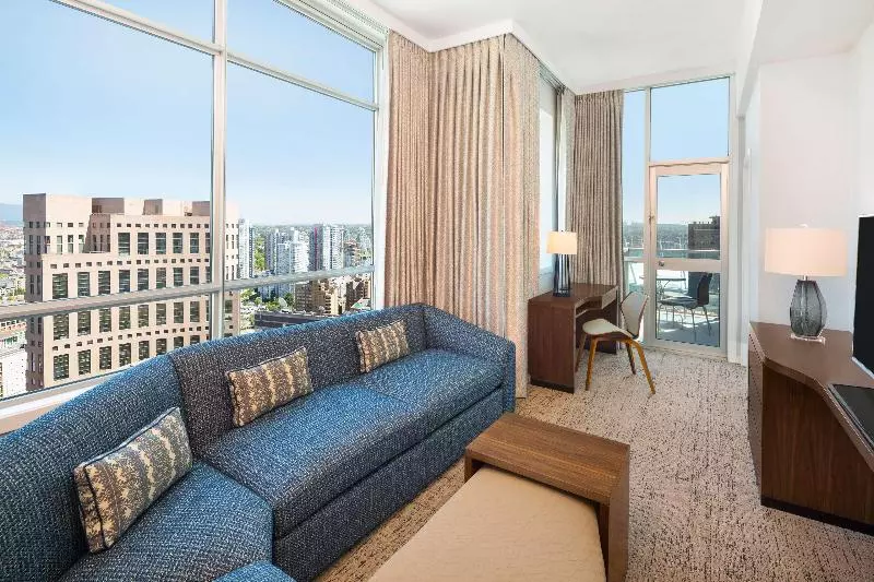 キングサイズベッドのスイートルーム, Hilton Vancouver Downtown