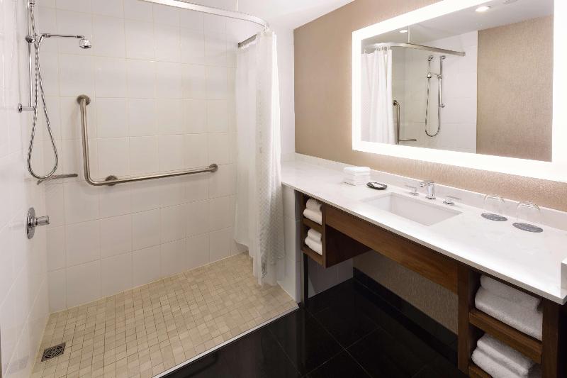 身障者適用スタンダードルーム, Hilton Vancouver Downtown