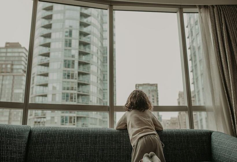 带2个双人床的标准工作室, Hilton Vancouver Downtown