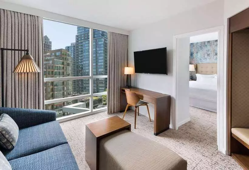 クイーンサイズベッドのスイートルーム, Hilton Vancouver Downtown