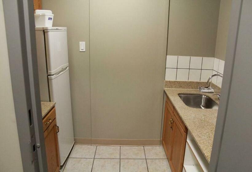 غرفة ديلوكس, Travelodge By Wyndham Edmonton Airport