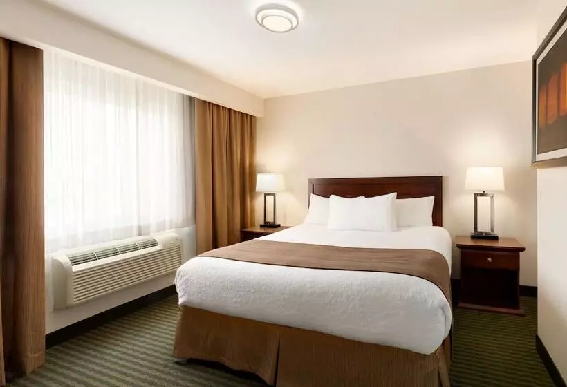 Sviitti, Travelodge Hotel By Wyndham Weyburn