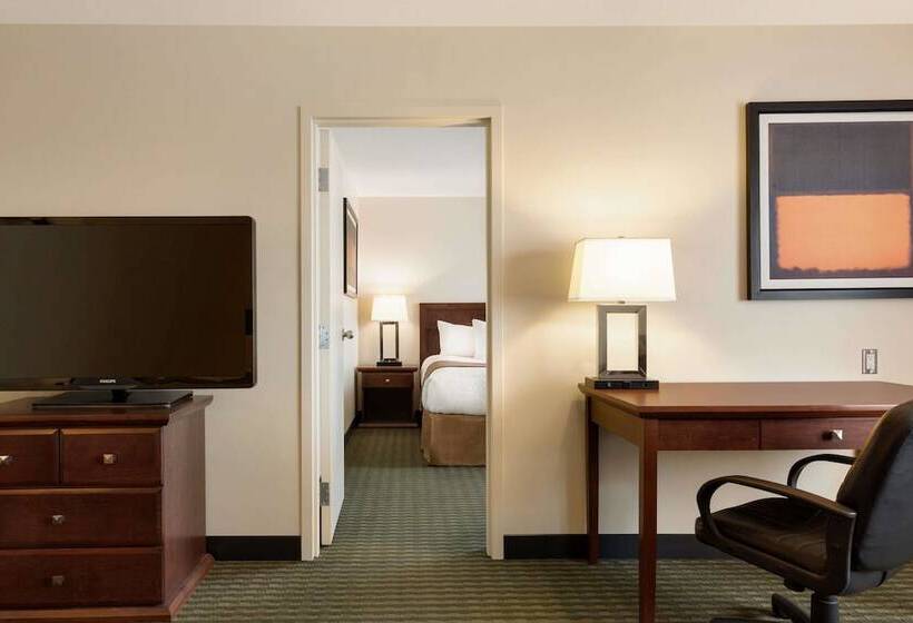 Люкс, Travelodge Hotel By Wyndham Weyburn