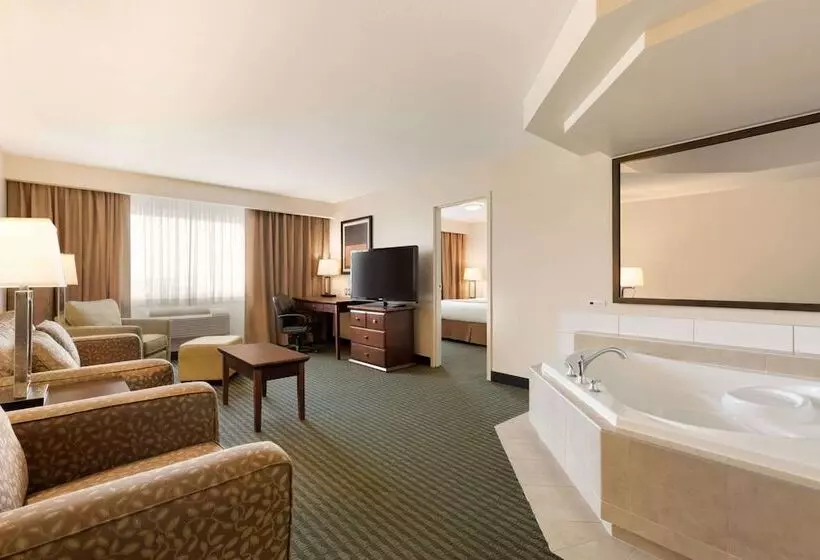 Sviitti, Travelodge Hotel By Wyndham Weyburn