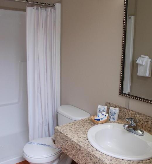 Deluxe Suite, Triple J