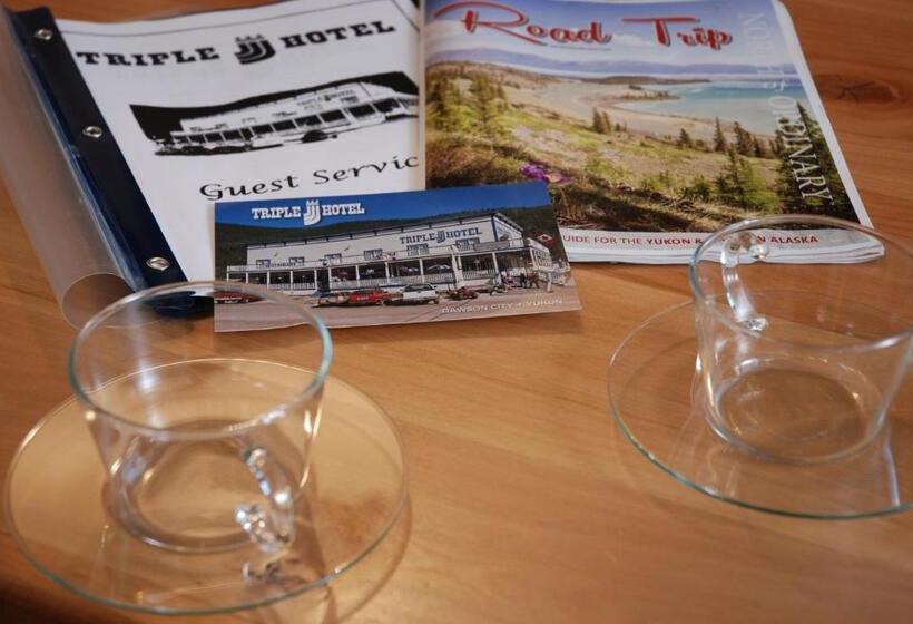 Deluxe Suite, Triple J