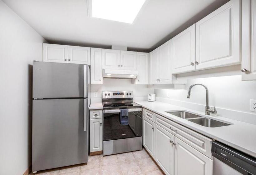 Люкс с Видом, Victoria Regent Waterfront Hotel & Suites