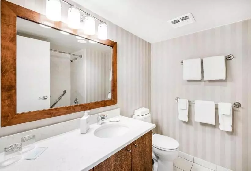 2 Bedrooms Suite Sea View, Victoria Regent Waterfront Hotel & Suites
