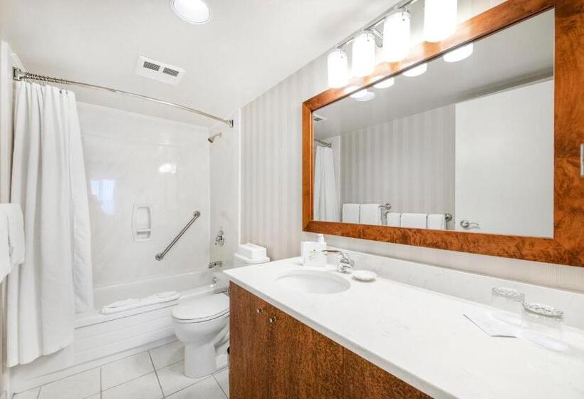 2 Bedrooms Suite Sea View, Victoria Regent Waterfront Hotel & Suites