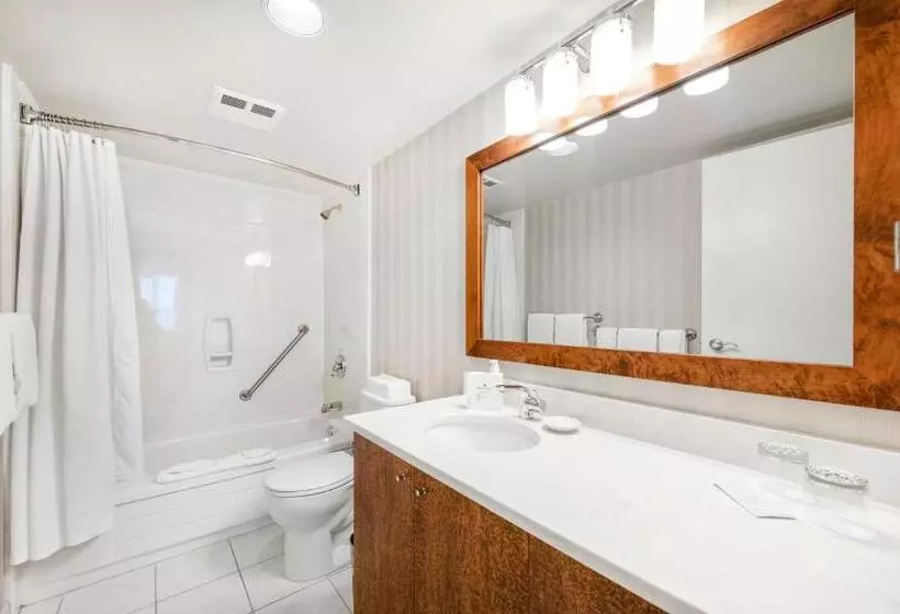 2 Bedrooms Suite Sea View, Victoria Regent Waterfront Hotel & Suites