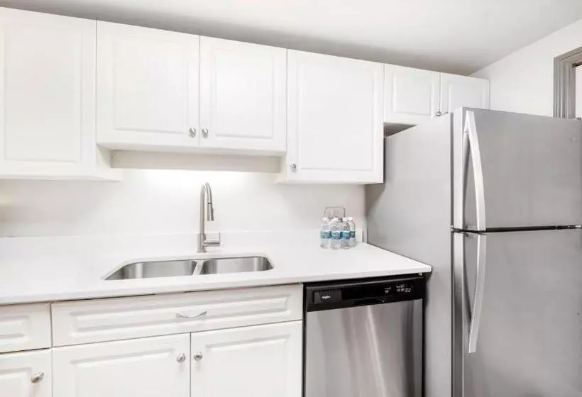 2 Bedrooms Suite Sea View, Victoria Regent Waterfront Hotel & Suites