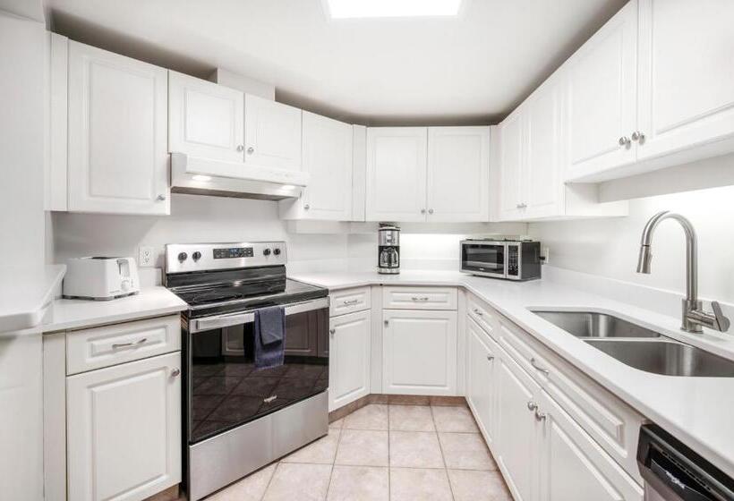 2 Bedrooms Suite Sea View, Victoria Regent Waterfront Hotel & Suites