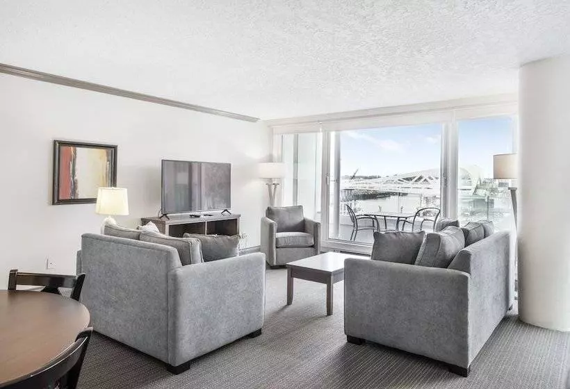 سوئیت با چشم‌انداز, Victoria Regent Waterfront Hotel & Suites