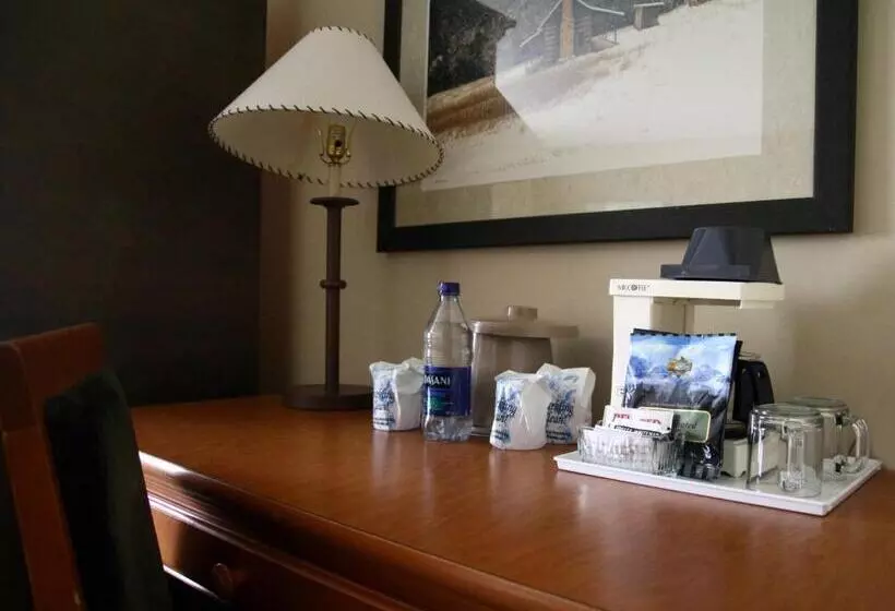 اتاق استاندارد, Whistler's Inn