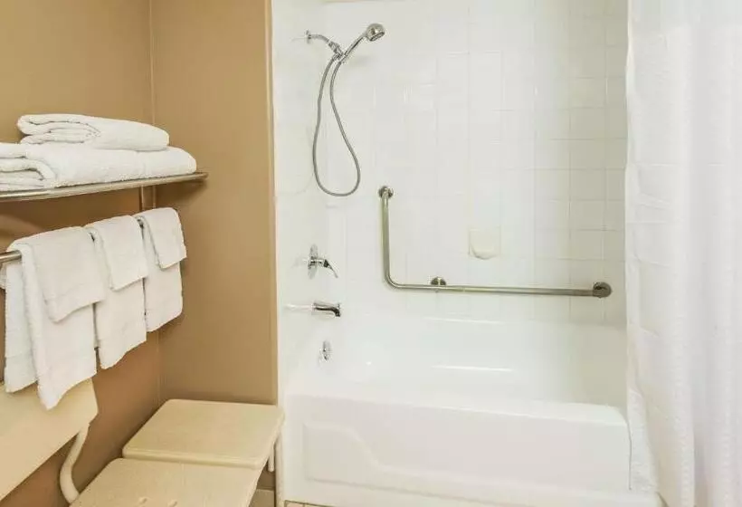 اتاق استاندارد برای معلولان, Super 8 By Wyndham Calgary/airport