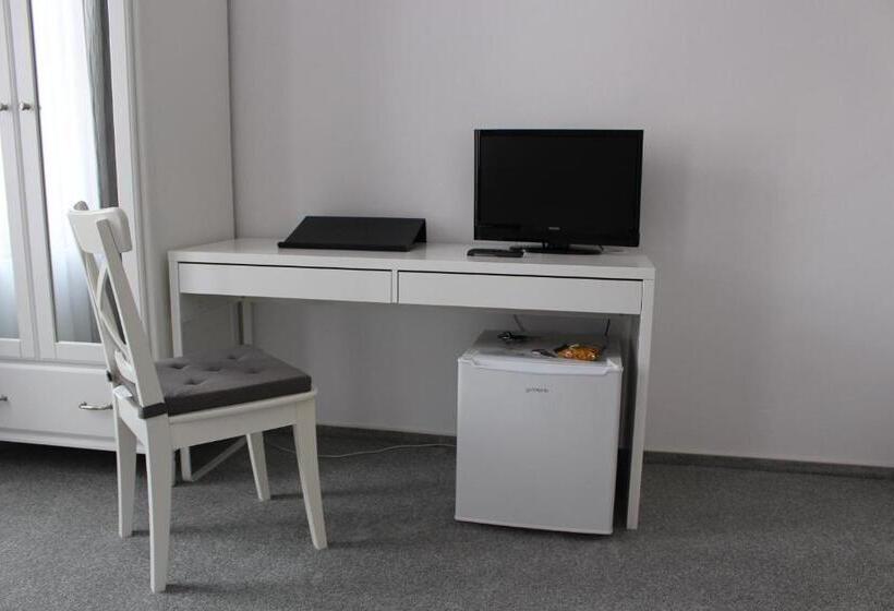 اتاق استاندارد, Amadeus