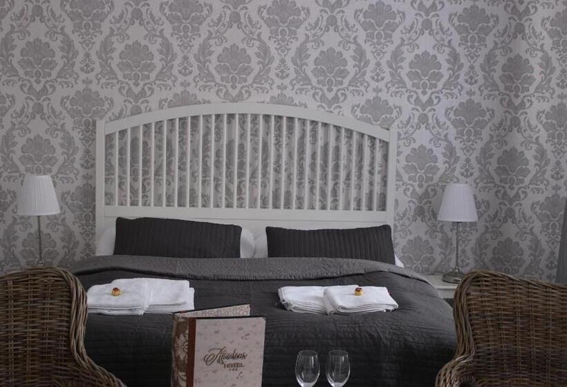 اتاق استاندارد, Amadeus