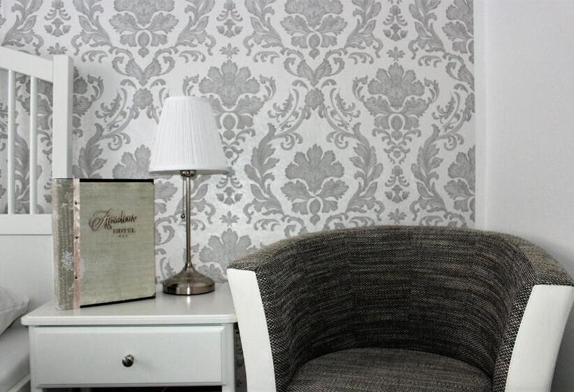 سوییت لوکس, Amadeus