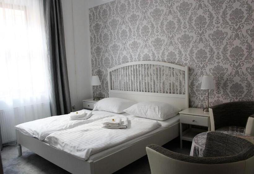 سوییت لوکس, Amadeus