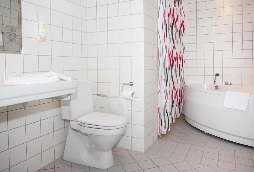 Superior room with lake view, Milling Hotel Søpark