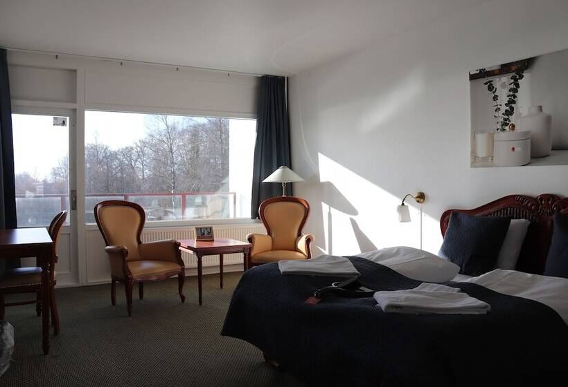 Superior room with lake view, Milling Hotel Søpark