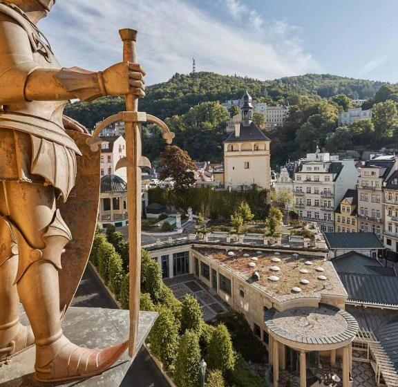 غرفة قياسية مطلة على المدينة, Romance