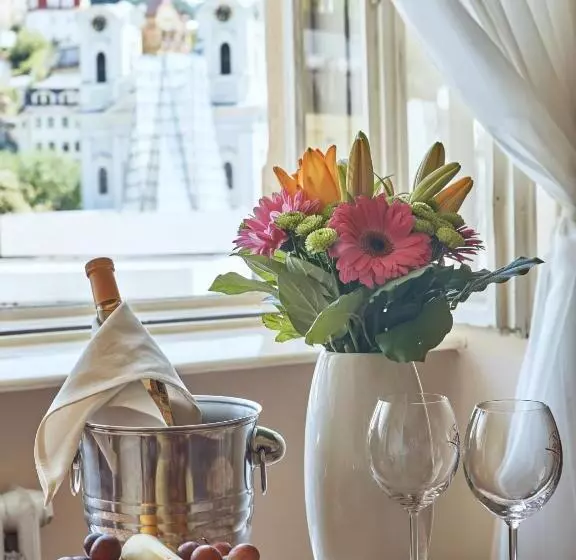 مجموعه ویستا شهر, Romance