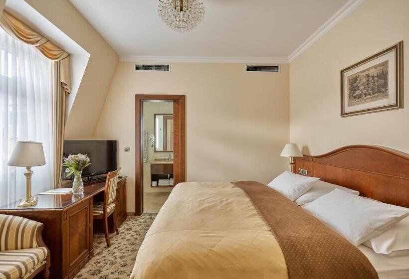 غرفة سوبيريور, Romance