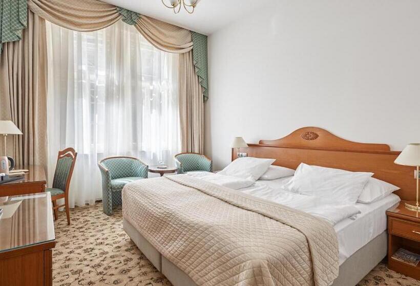 غرفة قياسية, Romance