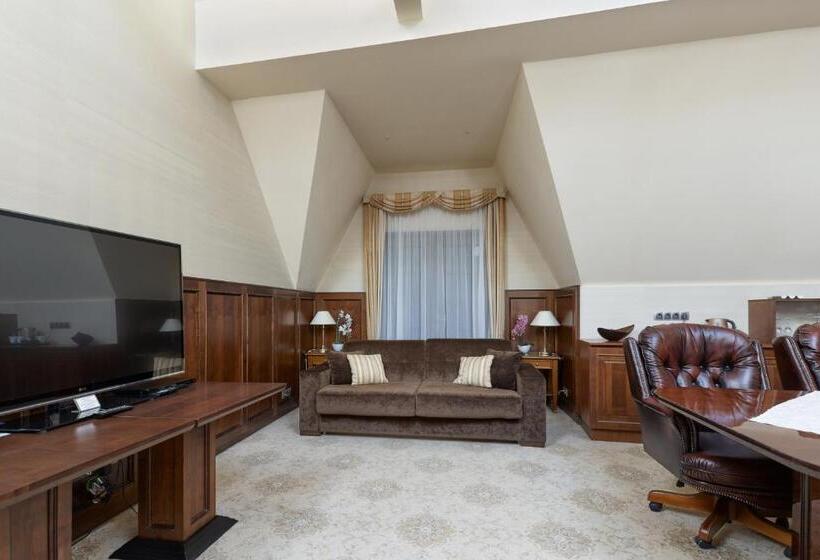 جناح سرير كينج, Romance