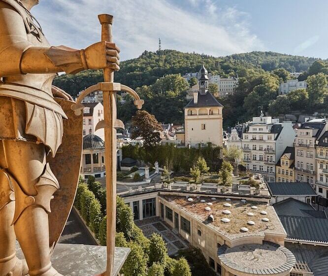 غرفة قياسية مطلة على المدينة, Romance