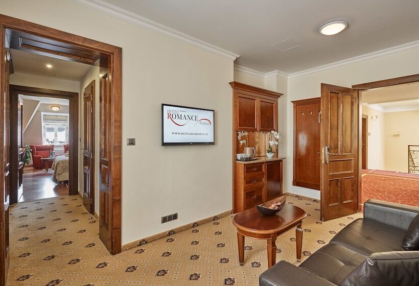 جناح مطل على المدينة, Romance