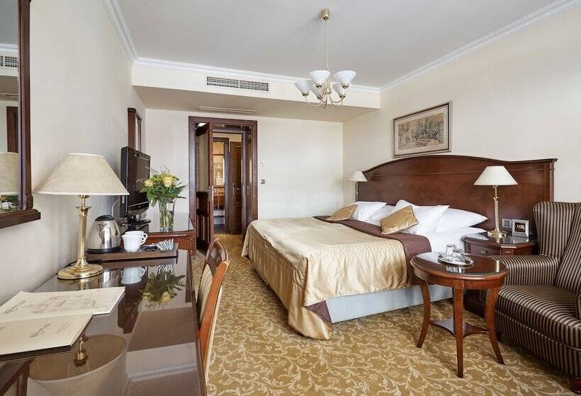 غرفة سوبيريور, Romance