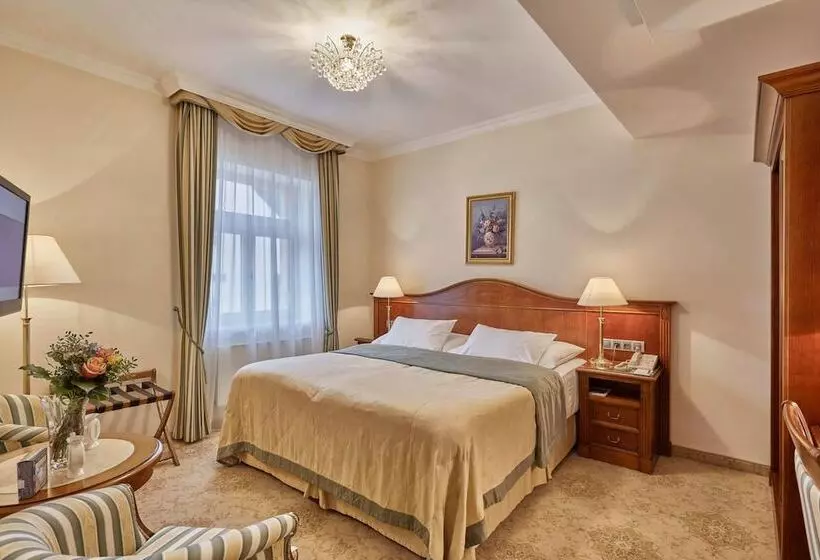 اتاق سوپریور, Romance