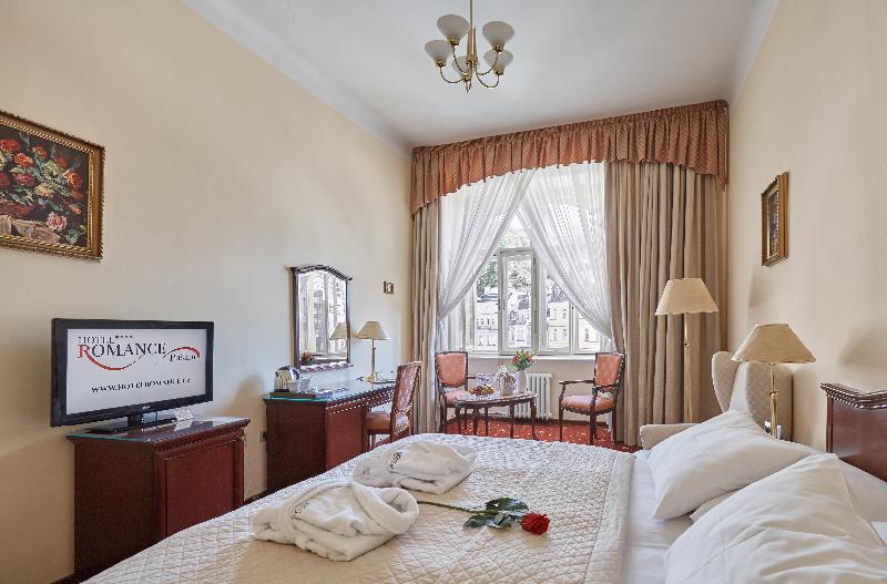 غرفة قياسية مطلة على المدينة, Romance