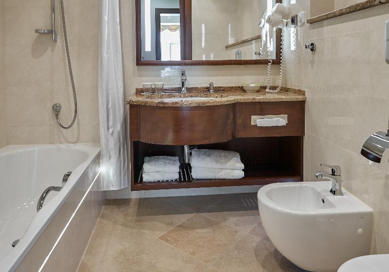 غرفة قياسية, Romance