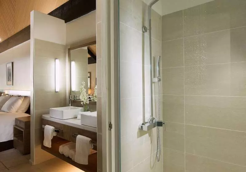 اتاق استاندارد با چشم‌انداز دریا, Doubletree Resort By Hilton Hotel Fiji   Sonaisali Island