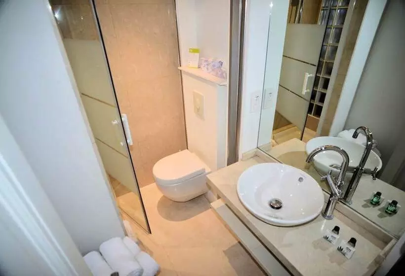 اتاق کلاسیک با چشم‌انداز باغ, Auberge De La Calanque