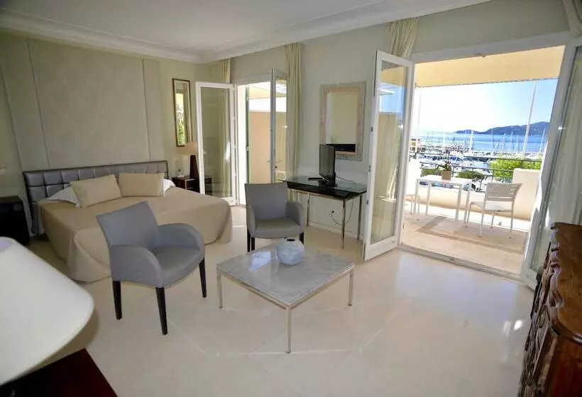 اتاق سوپریور با چشم‌انداز دریا, Auberge De La Calanque