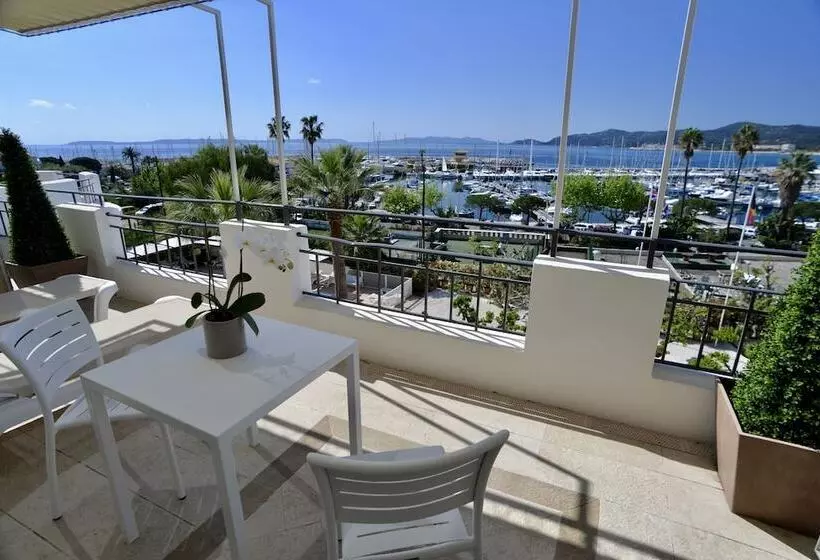 اتاق سوپریور با چشم‌انداز دریا, Auberge De La Calanque