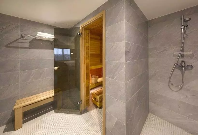 سوییت جونیور, Radisson Blu Hotel Olümpia