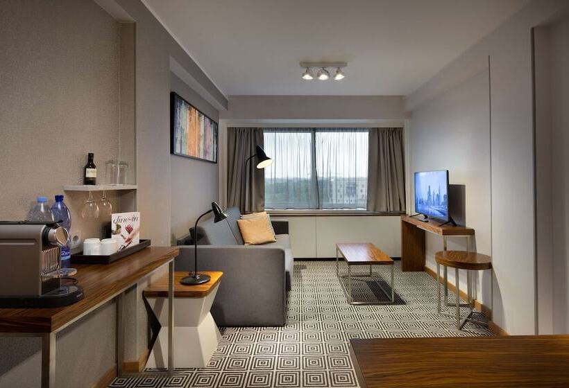 سوییت جونیور, Radisson Blu Hotel Olümpia
