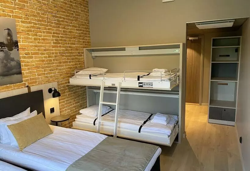 家族用の部屋エコノミー, Skyline Airport