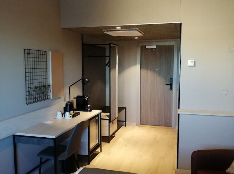 غرفة بيزنس, Skyline Airport