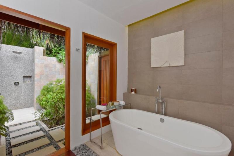 غرفة إقتصادية عائلية, Skyline Airport